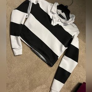 Pretty Little Thing cropped sweater striped black and white size US 2